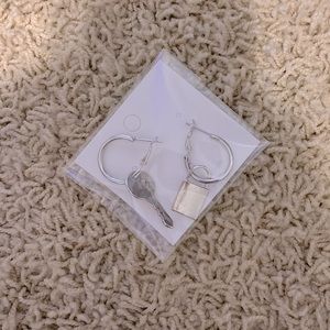 Super cute mismatch earrings!